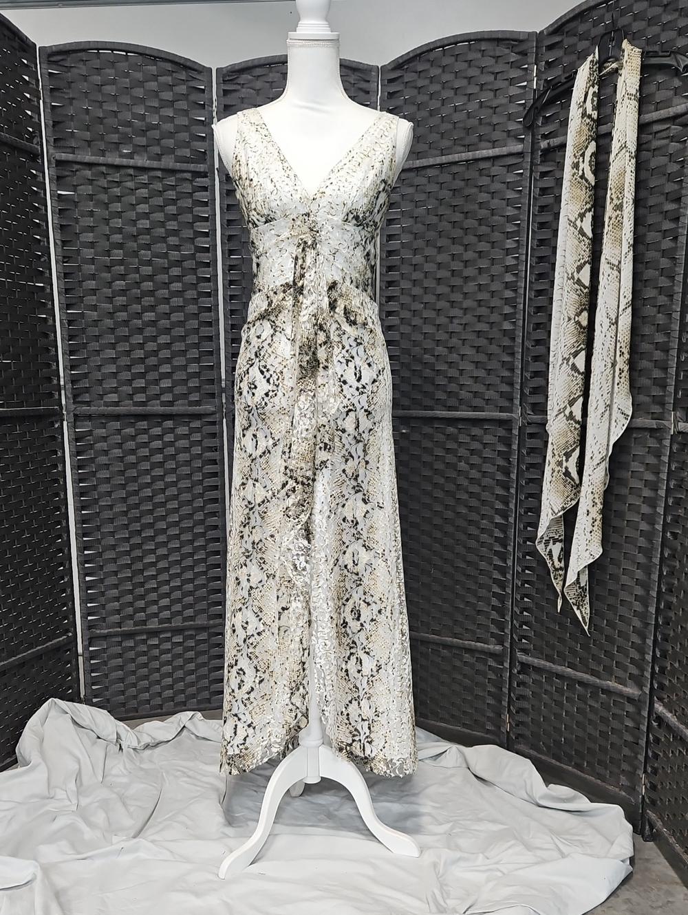 Size 2 white/black/brown snake print sleeveless high low sheath dress w/ front s
